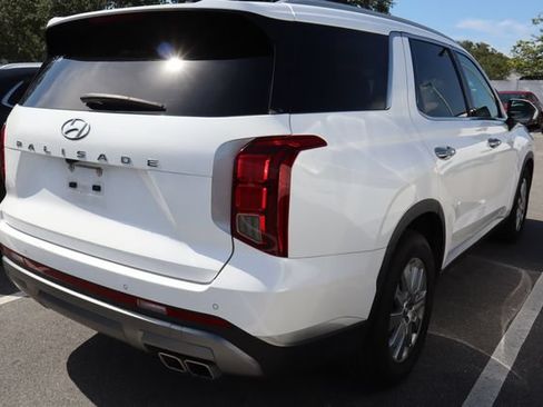 Used 2024 Hyundai Palisade SEL FWD image 2