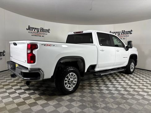 Used 2025 Chevrolet Silverado 2500 LT w/ Convenience Package AWD/4WD image 4