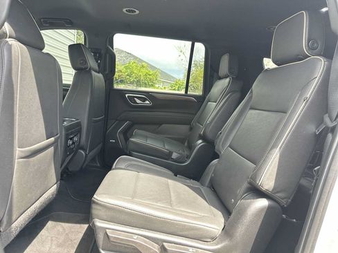 Used 2023 Chevrolet Suburban Premier AWD/4WD image 17