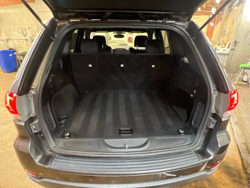 Used 2019 Jeep Grand Cherokee Laredo w/ 18" Wheel & 8.4" Radio Group RWD image 16
