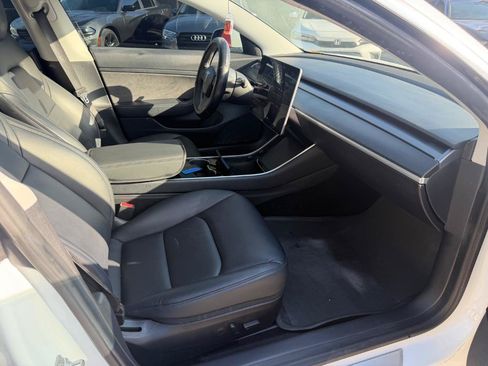 Used 2020 Tesla Model 3 Standard Range Plus RWD image 16