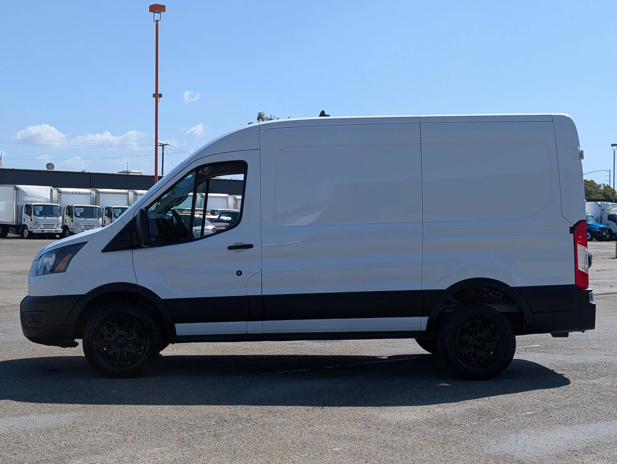Used 2023 Ford Transit 250 Medium Roof RWD image 4