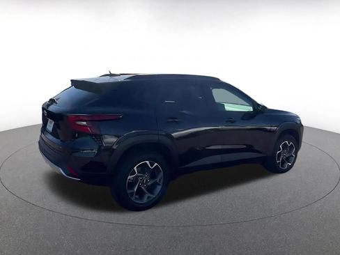 Used 2025 Chevrolet Trax LT FWD image 15