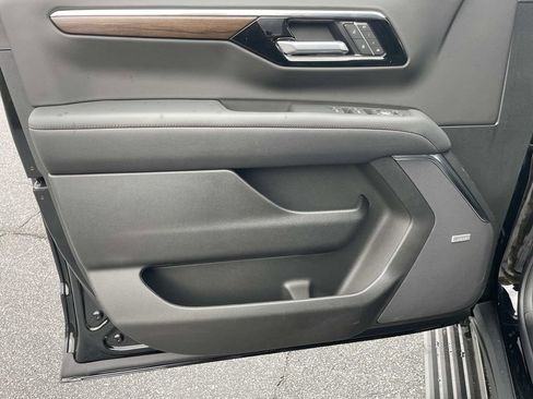 New 2025 Chevrolet Suburban High Country image 15