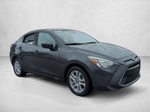 Used 2017 Toyota Yaris iA FWD image 3