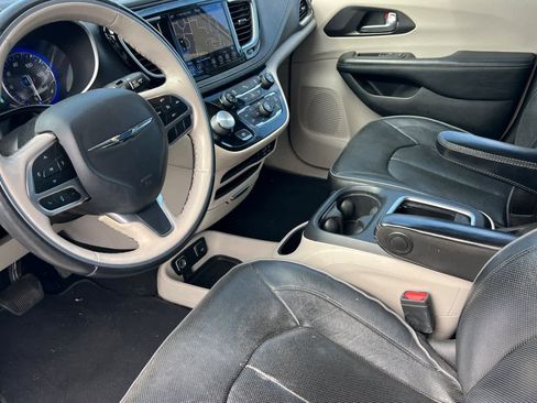 Used 2020 Chrysler Pacifica Limited FWD image 14