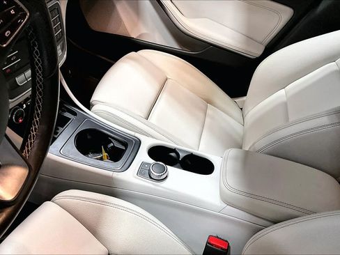 Used 2018 Mercedes-Benz CLA 250 4MATIC image 16