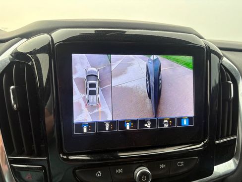 Used 2023 Chevrolet Traverse LT w/ LT Premium Package AWD/4WD image 22