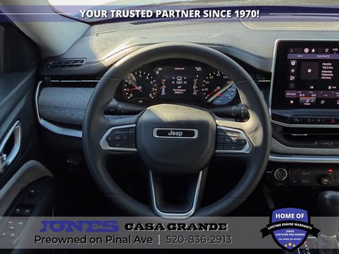Used 2022 Jeep Compass Latitude FWD image 11