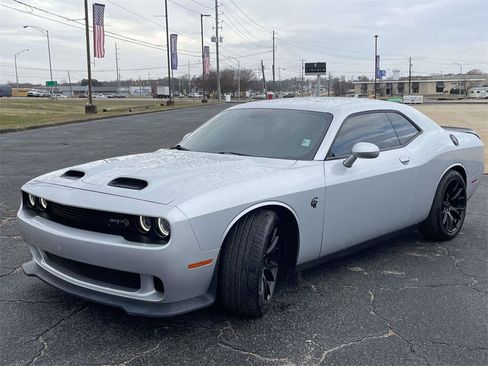Used 2019 Dodge Challenger SRT Hellcat w/ Plus Package image 7