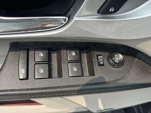Used 2017 Chevrolet Equinox Premier w/ Enhanced Convenience Package AWD/4WD image 19