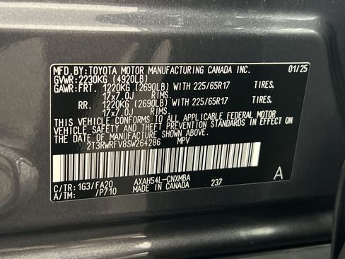 Used 2025 Toyota RAV4 XLE AWD/4WD image 30