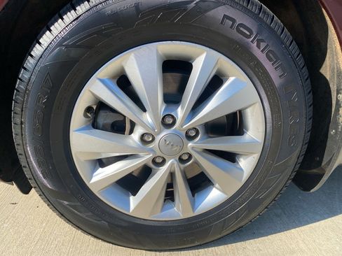 Used 2017 Kia Sedona LX w/ LX Essentials Premium Package FWD image 31