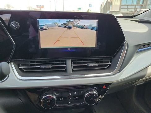Used 2025 Chevrolet Trax LT image 12
