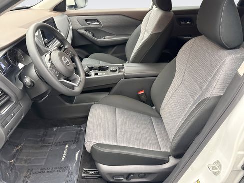 Used 2023 Nissan Rogue SV image 11