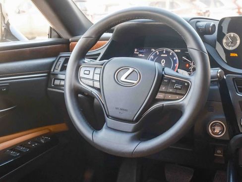 Used 2024 Lexus ES 350 w/ Premium Package FWD image 16