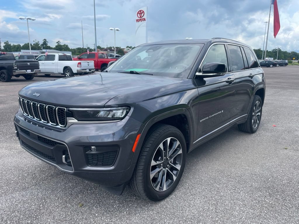Used 2023 Jeep Grand Cherokee Overland AWD/4WD image 4