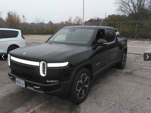 Used 2022 Rivian R1T Adventure image 4