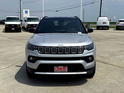 Used 2025 Jeep Compass Limited AWD/4WD image 3