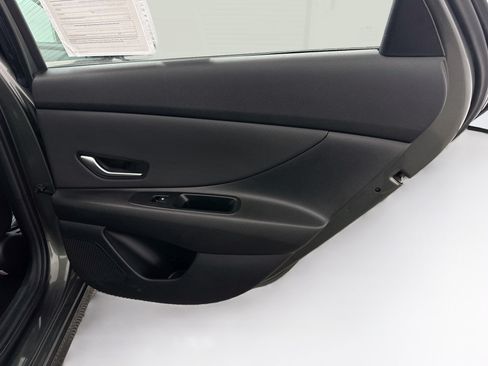 Used 2024 Hyundai Elantra Limited FWD image 31