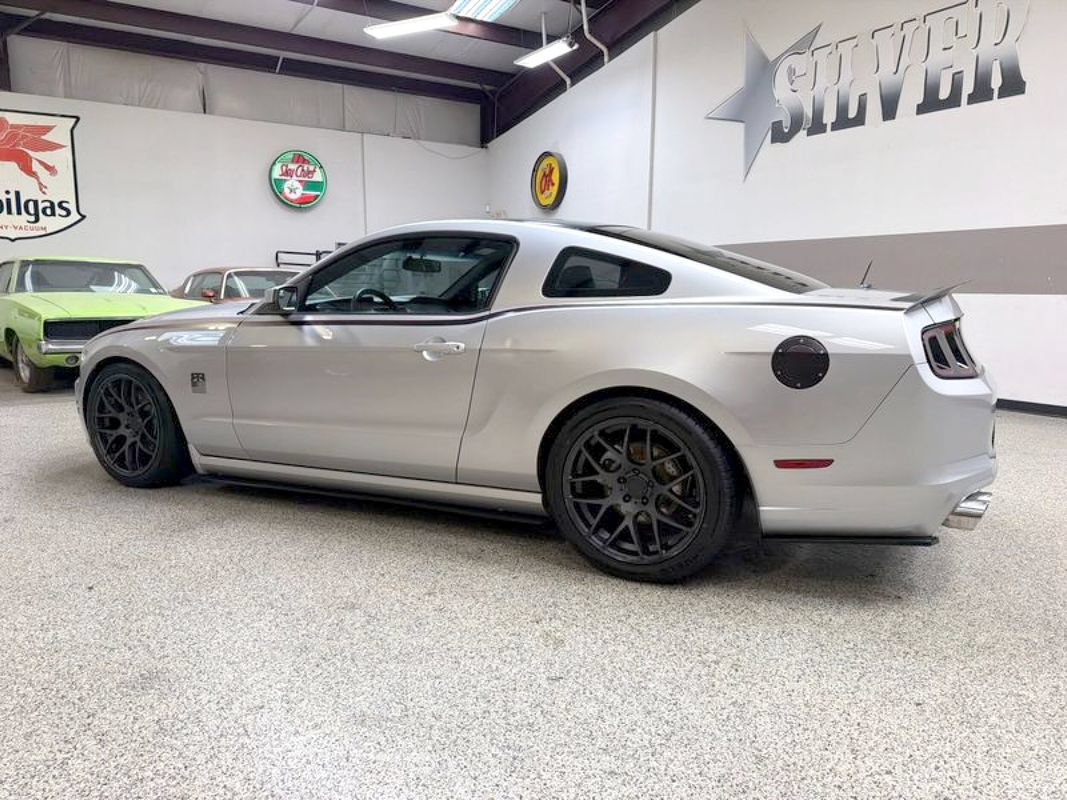 Used 2013 Ford Mustang GT Premium RWD image 4