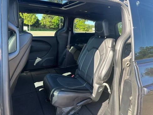 Used 2020 Chrysler Pacifica Touring-L w/ Advanced Safetytec Group AWD/4WD image 10
