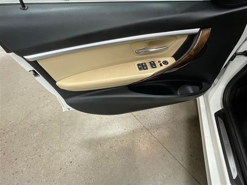 Used 2017 BMW 330i Sedan RWD image 10