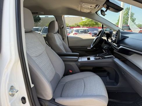 Used 2023 Toyota Sienna LE FWD image 28
