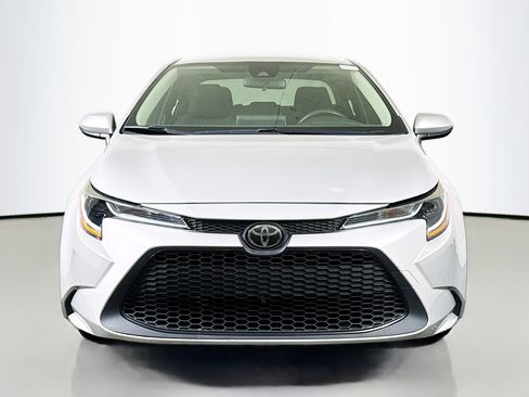 Used 2020 Toyota Corolla LE image 2
