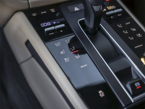 Certified 2022 Porsche Macan image 26