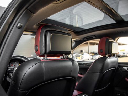 Certified 2022 Porsche Macan S AWD/4WD image 27
