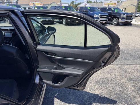 Used 2018 Toyota Camry XSE FWD image 33