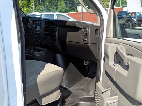 Used 2023 Chevrolet Express 3500 w/ Power Convenience Package RWD image 12