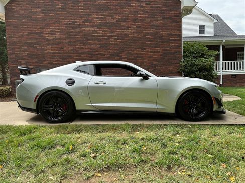 Used 2018 Chevrolet Camaro ZL1 image 37