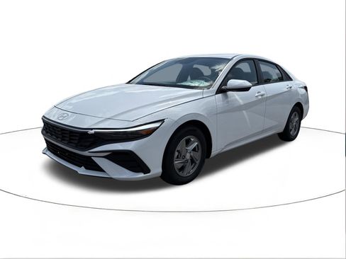 New 2026 Hyundai Elantra SE w/ Cargo Package FWD image 7