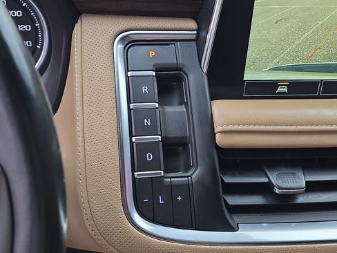 Used 2021 Chevrolet Suburban Premier image 29