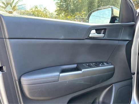 Used 2020 Kia Sportage S w/ S Sunroof Package image 17