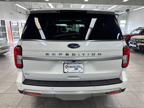 Used 2022 Ford Expedition XLT image 15
