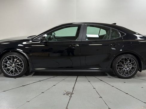 Certified 2025 Toyota Camry SE image 8