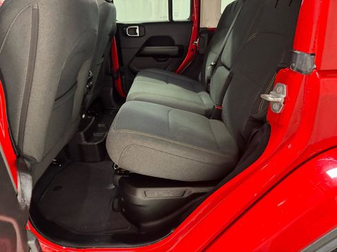 Used 2025 Jeep Wrangler Sahara w/ Safety Group image 15