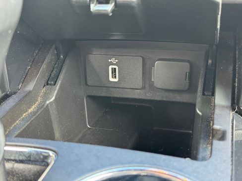 Used 2018 Ford Explorer XLT w/ XLT Appearance Package AWD/4WD image 15