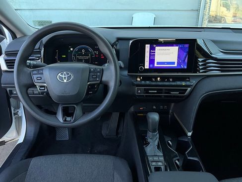 Used 2025 Toyota Camry LE image 13