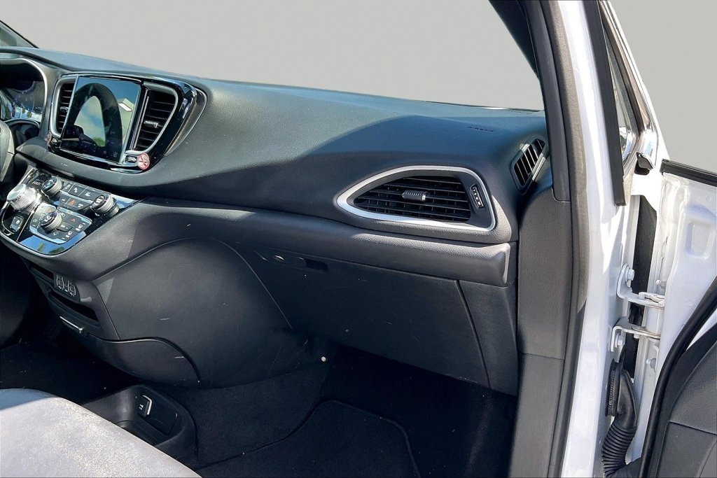 Used 2025 Chrysler Pacifica Select FWD image 22