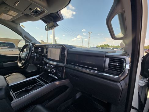 Used 2024 Ford F250 Lariat w/ Sport Appearance Package AWD/4WD image 32