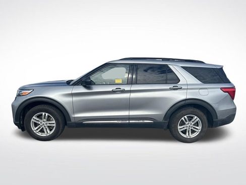 Used 2021 Ford Explorer XLT w/ Equipment Group 202A AWD/4WD image 2
