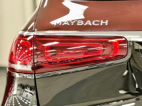 Used 2023 Mercedes-Benz Maybach GLS 600 4MATIC image 13