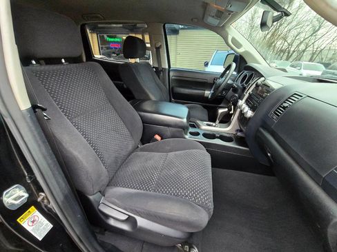 Used 2013 Toyota Tundra Grade 4x4 4dr CrewMax Cab Pick image 32