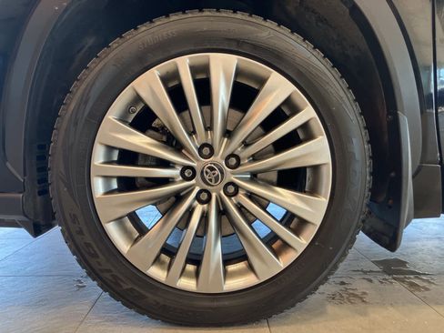 Used 2023 Toyota Highlander L image 9