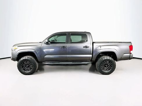 Used 2017 Toyota Tacoma SR image 3