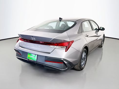 Used 2024 Hyundai Elantra SEL image 10